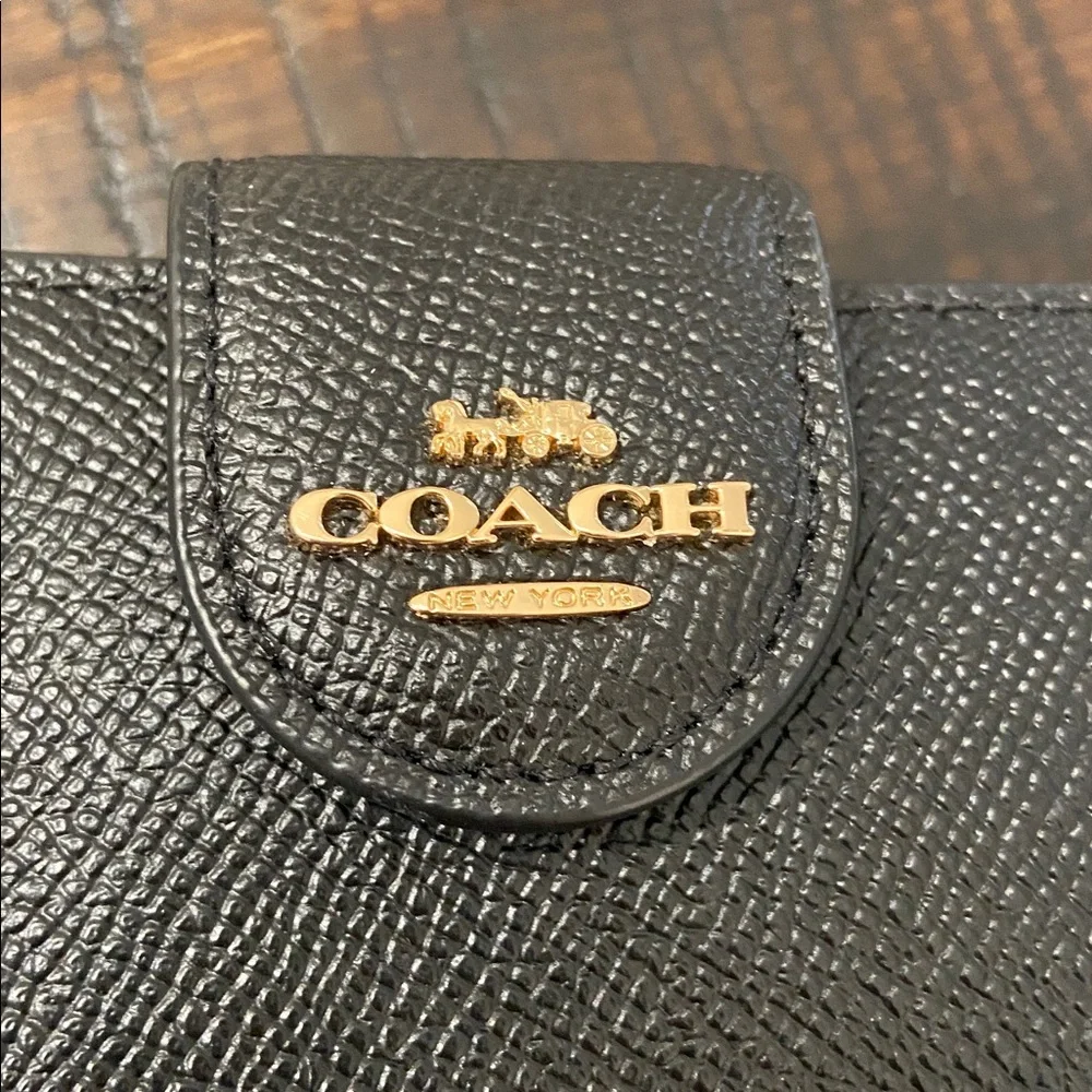 NWT BRAND NEW Black textured Coach wallet with gold hardware - Picture 2 of 6